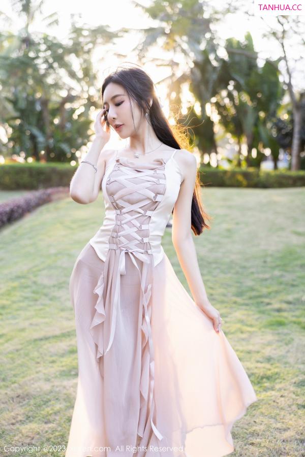 王馨瑶  [XiuRen]高清写真图 2023.04.14 No.6581 王馨瑶yanni 美腿外拍第12张图片